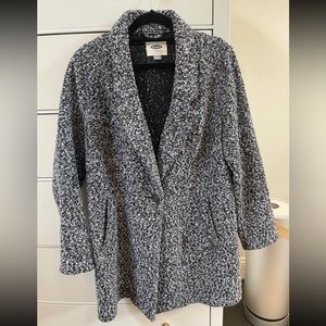 Old Navy Boulce Knit coat. Size Medium